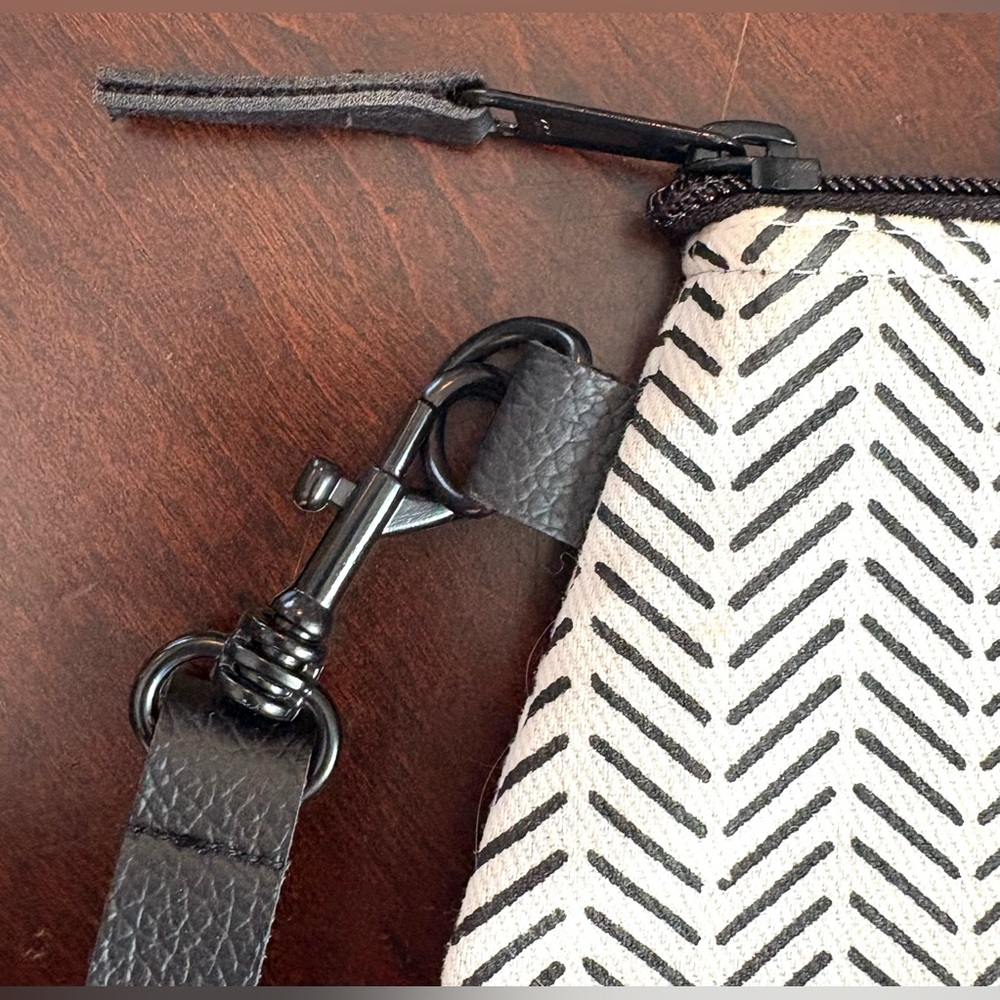 Sephora + NOMI, Chevron Clutch Wristlet Cosmetic Bag, Black and White - Picture 3 of 5